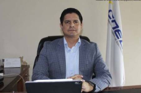 Enrique Veloz Zambrano encargado de la Gerencia General subrogante de CNEL EP.